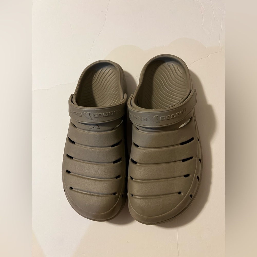 rugged shark brand clogs size 9 mens🙃